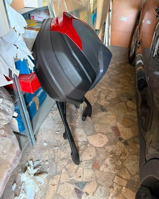 Bauletto xmax come nuovo+telo e coprisella gratis