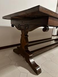 Elegante tavolo fratino con 14 sedie