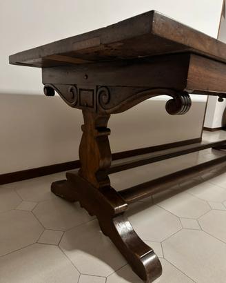 Elegante tavolo fratino con 14 sedie