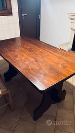 TAVOLO IN LEGNO MASSICCIO