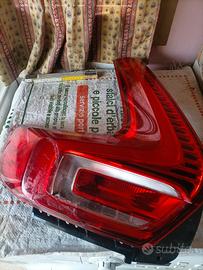 fanale posteriore sinistro volvo XC 40 