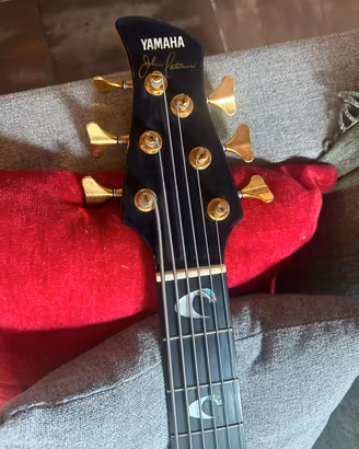 Basso Yamaha TRB JP1 degli anni ’90 con pickup Bar