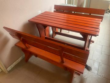 Tavolo da esterno in legno con panche