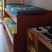 letto a castello scorrevole in legno e materasso 