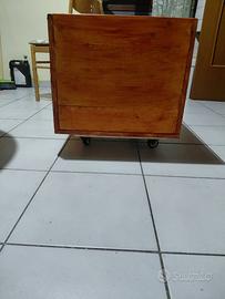 Portabevande in legno massello o pallet con ruote