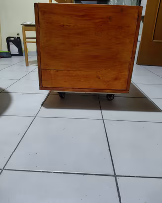 Portabevande in legno massello o pallet con ruote