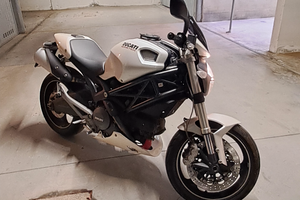 Ducati Monster 696 Plus