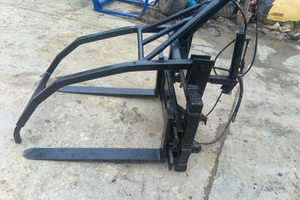 Forca con trattenitore per legna