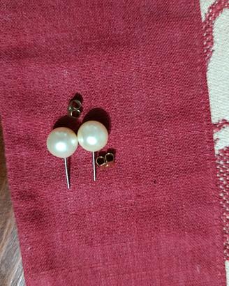 Orecchini di perle non in oro. 1 ora a 5 euro