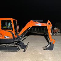 Mini escavatore Doosan DX35Z con martello