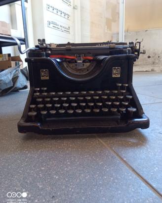 Macchina da scrivere Olivetti M40
