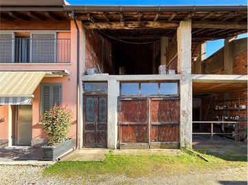 RUSTICO CON GIARDINO PRIVATO