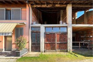 RUSTICO CON GIARDINO PRIVATO