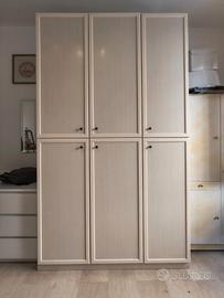 Armadio beige a 3 ante
