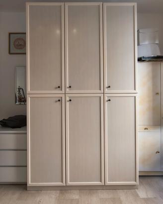 Armadio beige a 3 ante