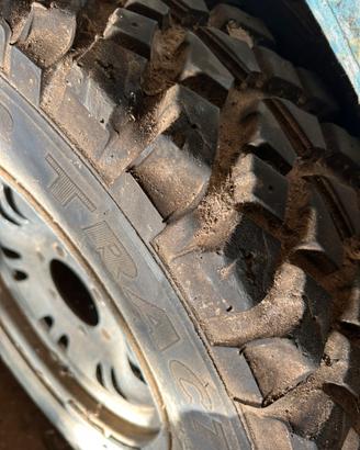 Gomme tacchettate 205/80 r16
