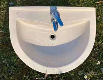 2 lavabi Ideal Standard a mezza luna – 70x53 cm