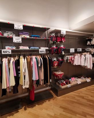 Arredamento negozio abbigliamento 