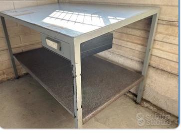 Tavolo da lavoro in ferro