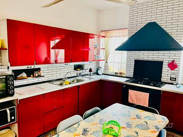 Cucina angolare 3,5 x 3,5 m con elettrodomestici!