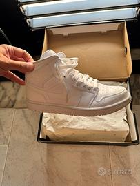 Jordan 1 mid total white 42.50