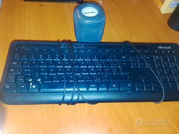 cassa wireless + tastiera con filo da pc