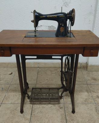 Macchina da cucire a pedale Singer