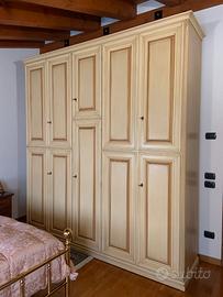 Armadio Patinato tamburato vintage