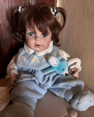 Bambola in porcellana vintage