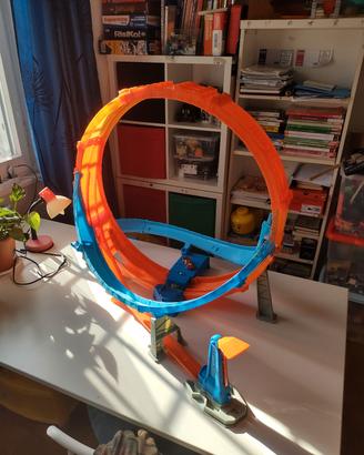 Pista Hot Wheels giro della morte
