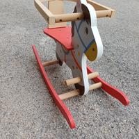 cavallo a dondolo in legno