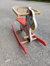 cavallo a dondolo in legno