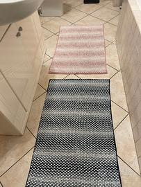 Set di 2 tappeti da bagno – Rosa e Blu