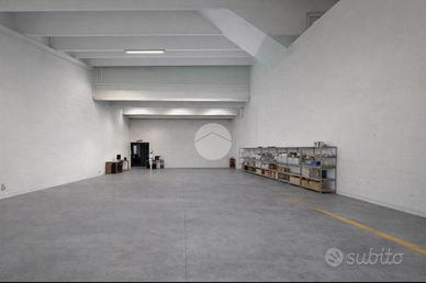 CAPANNONE A SIRMIONE