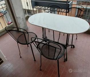 Tavolo da esterno con sedie