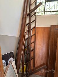 Corrimano in legno marrone scuro