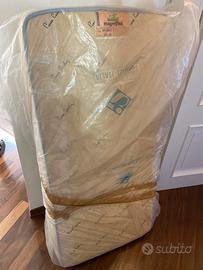 Lettino e materasso per neonato