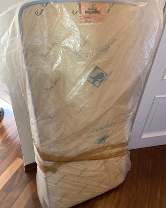 Lettino e materasso per neonato