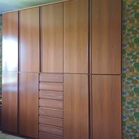 Armadio in legno di noce