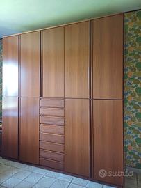 Armadio in legno di noce