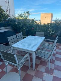 Tavolo e sedie da giardino o terrazzo
