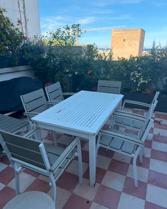Tavolo e sedie da giardino o terrazzo