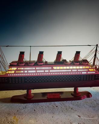 Titanic 80 cm modello legno con  LED nuovo nave