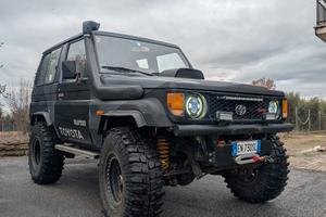 Toyota land cruiser lj 70