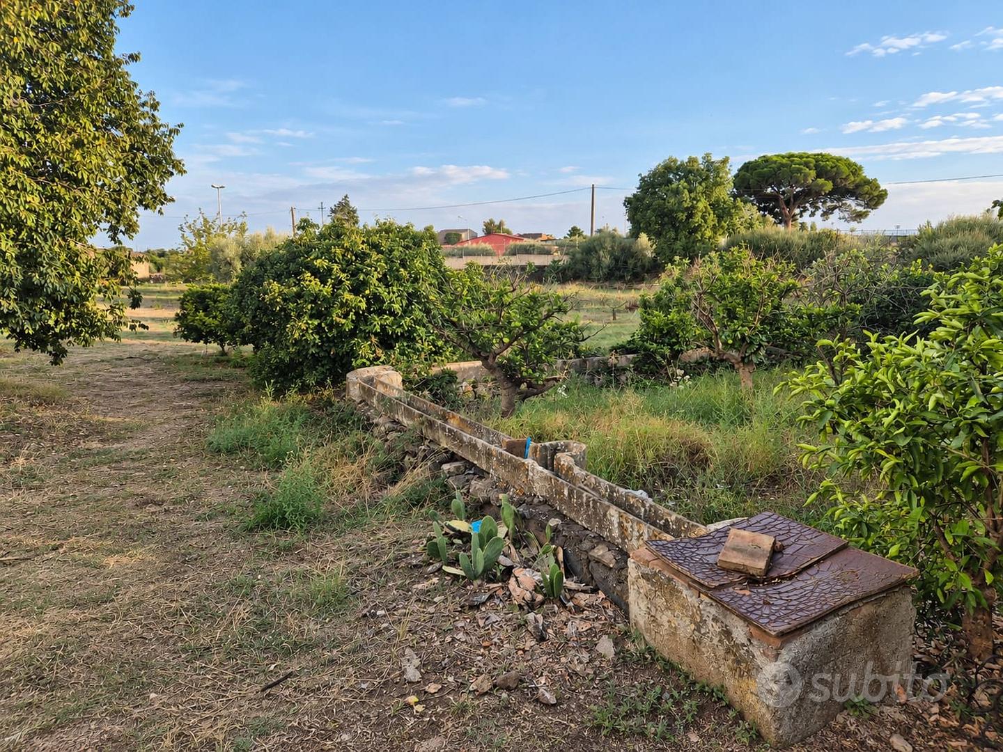 Vasto terreno angolare via Santa Chiara - Vista 5