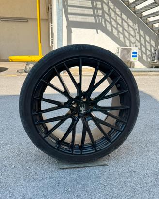 Set 4 Cerchi Mak Maserati 21" con gomme