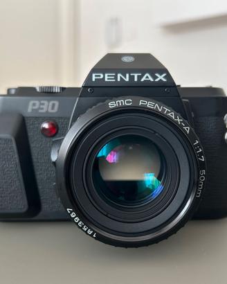 Fotocamera reflex analogica PENTAX P30 con 50mm