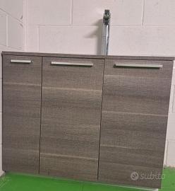 Mobile bagno con lavabo e miscelatore