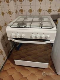 cucina piano cottura indesit con forno integrato 