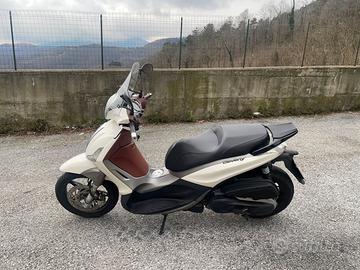 Piaggio Beverly 350 Sport Touring